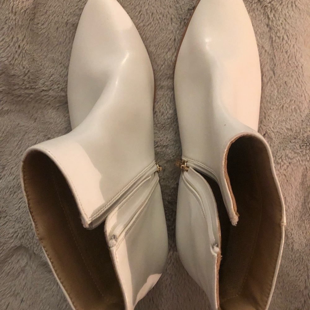 Unknown Source White Pointed Toe Patent Ankle Booties